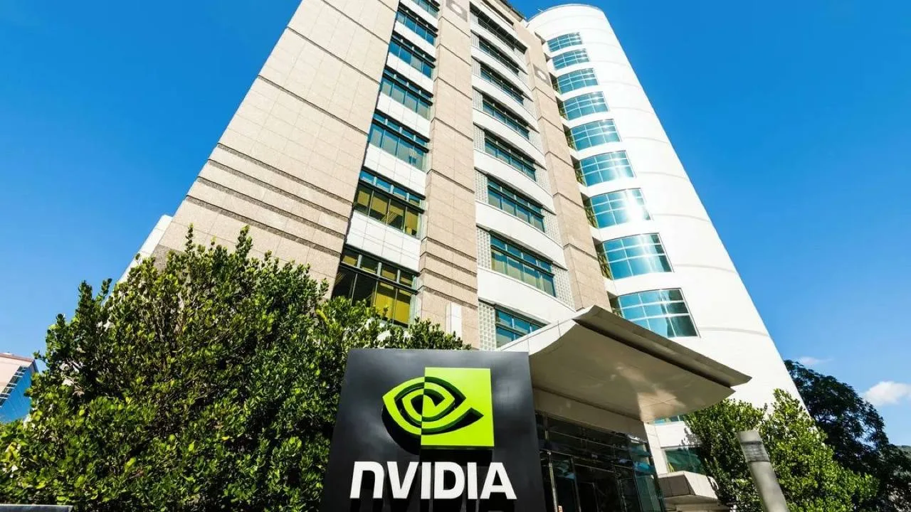 🚨 Сотрудника NVIDIA поймали на контрабанде ИИ-чипов

В Тайване задержали сотрудника NVIDIA, которог