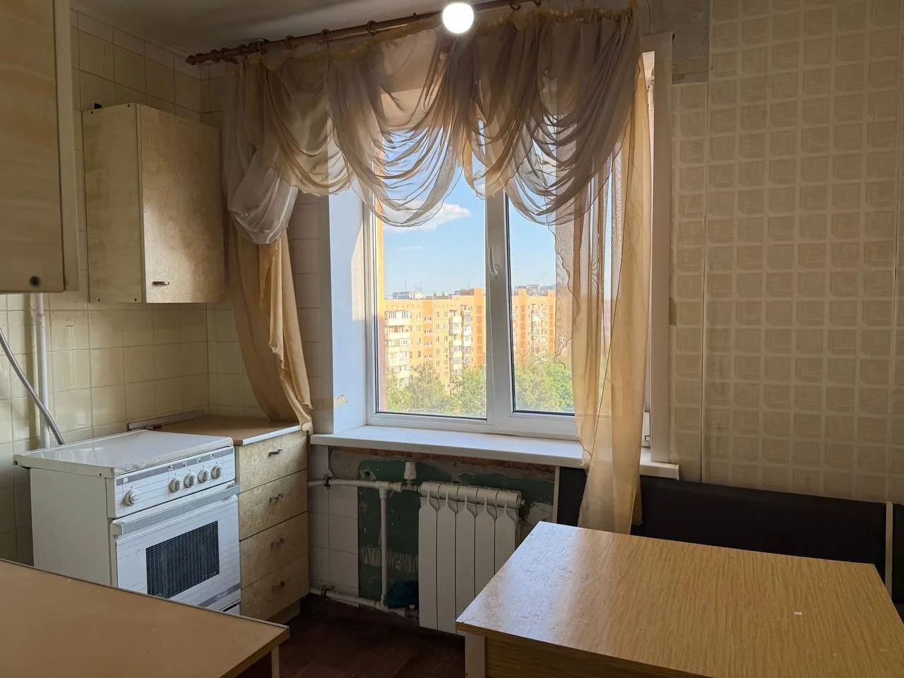 В продажу  предлагается крупногабаритная 2-х комнатная квартира 23 ЖМР, пр Строителей 1...