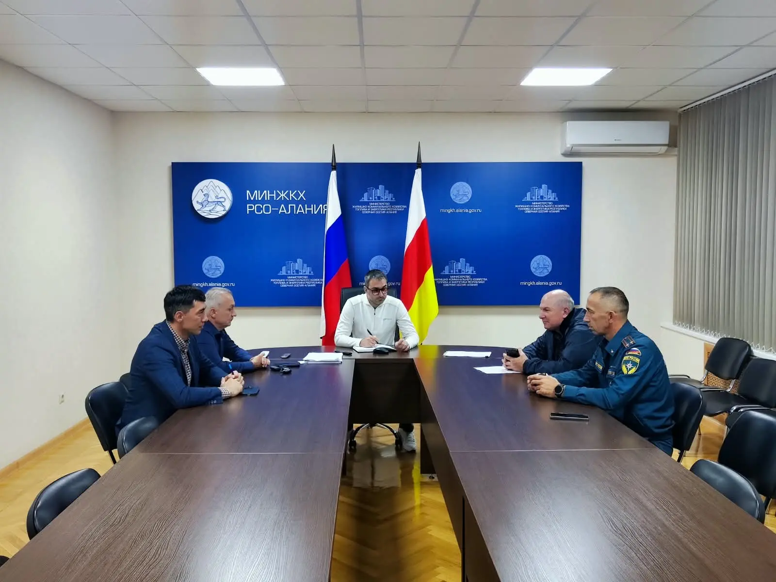 В связи с прогнозируемым ухудшением погодных условий в Министерстве ЖКХ, топлива и энер...