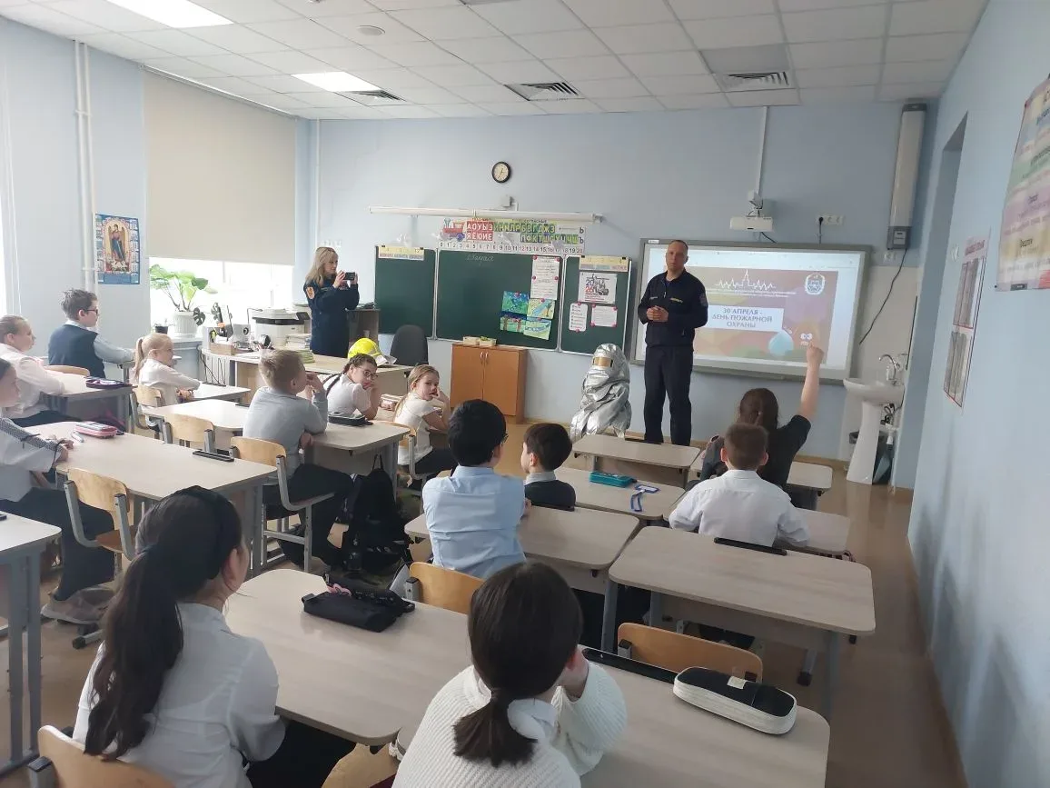 🔥 В преддверии Дня пожарной охраны: встреча с героями в погонах! 🔥 Сегодня в нашей школе прошли особ
