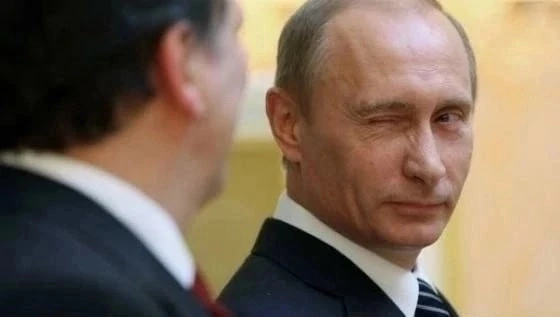 9 июня 2000 года Владимир Путин ввёл прямое президентское правление в Чечне.

канал
ПЕНСИОНЕР МВД