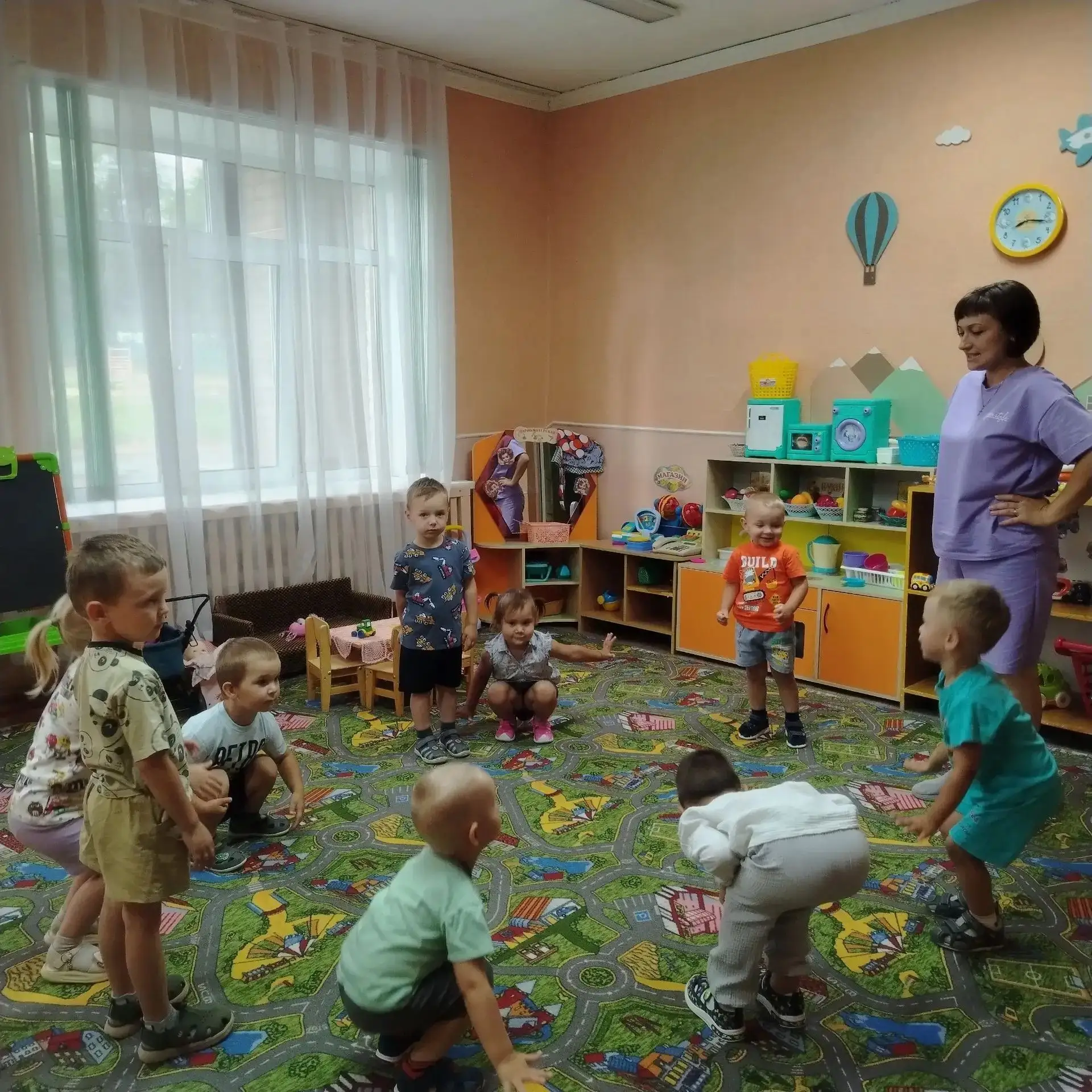 🌞 Каждое утро в нашей младшей группе начинается с веселой и полезной зарядки для здоровья! 💪🤸‍♂️ 