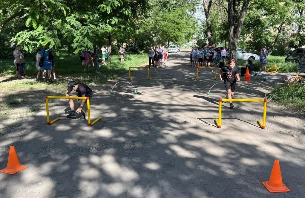 В Таганроге организовали летние занятия для детей на спортплощадках

С 1 июня в Таганроге стартовала