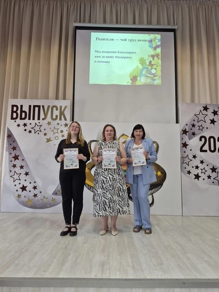🎉🎉🎉 Торжественные линейки! ✨✨✨ По традиции в школе прошла торжественная линейка, посвящённая окончан