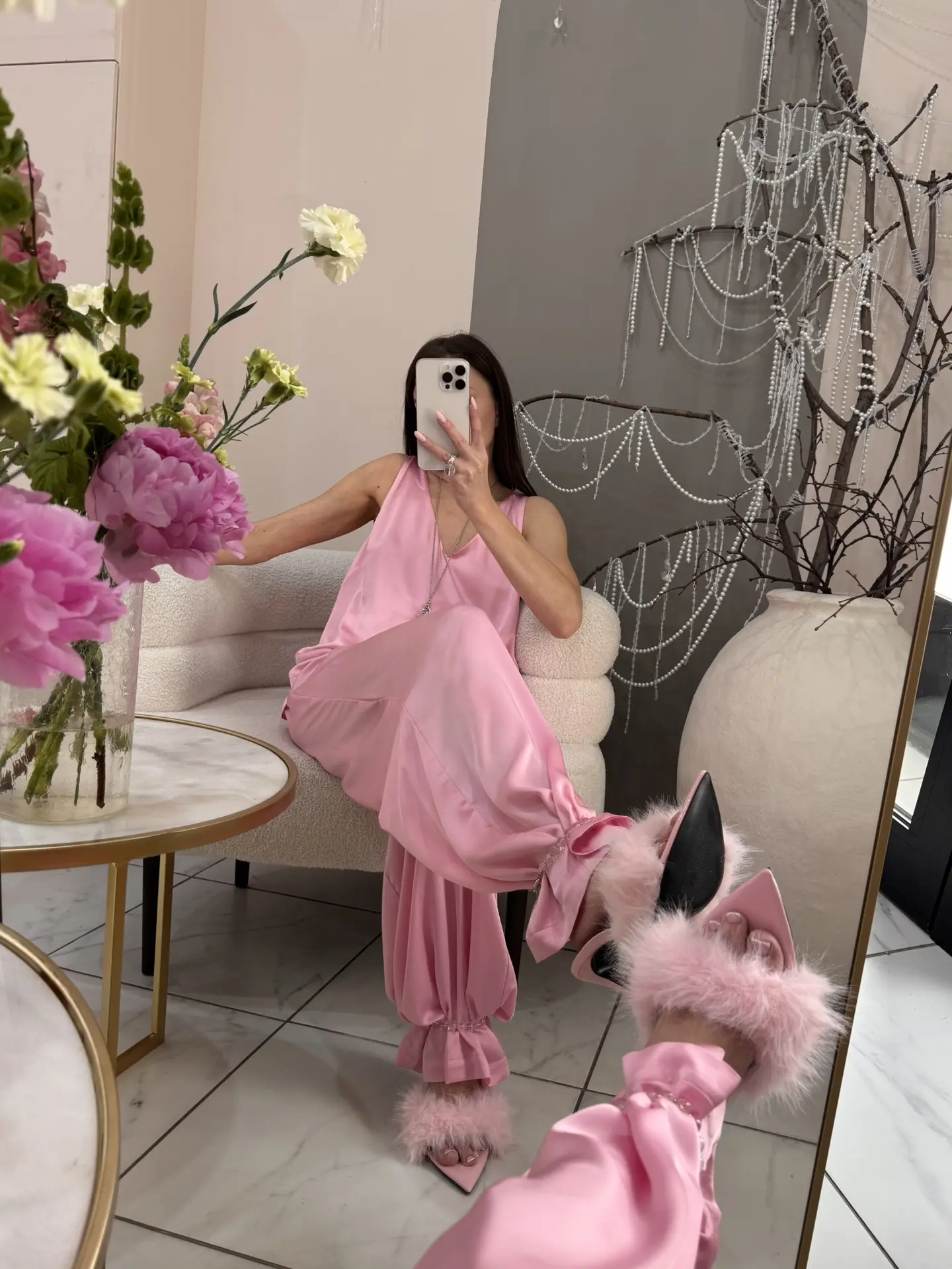 Когда костюм стоит 1000, а ощущаешь себя на 1000000 💘

Да, именно так я хожу дома 🤌🏼