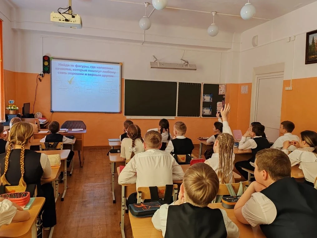 РАЗГОВОРЫ О ВАЖНОМ ПРО ЦЕННОСТИ, КОТОРЫЕ ОБЪЕДИНЯЮТ🤝✨   ✅💫 Сегодня на "Разговоре о важном" обучающие