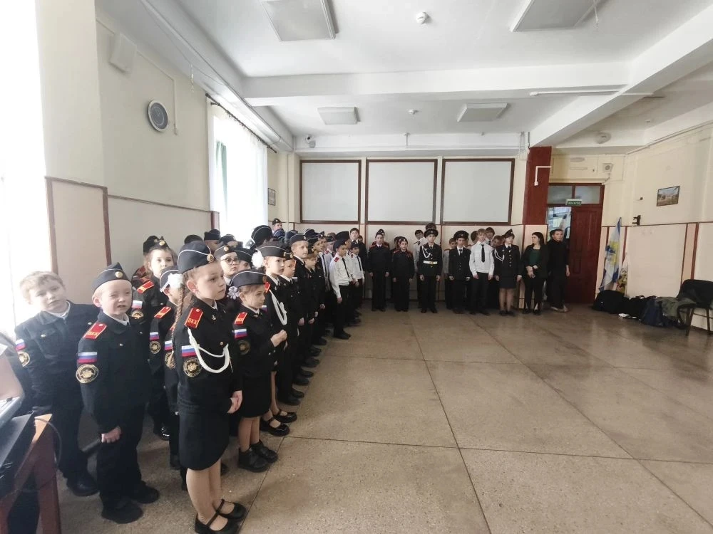 🌟 Память, честь и гордость: кадетская линейка в честь освобождения Ялты 🌟  Сегодня, 16 апреля, в ден