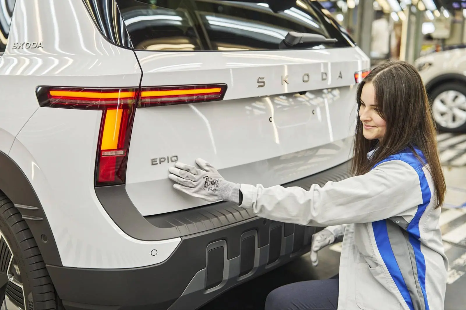 🚗 Skoda запустила производство самого доступного электрокара бренда — Epiq.

Электрокроссовер стоим