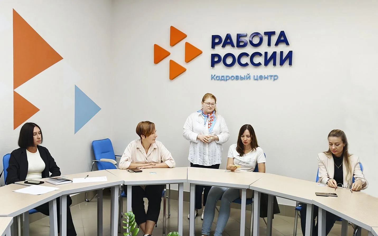 Ресурсный маршрут: безработным жителям Дзержинского района помогли найти опору и состав...