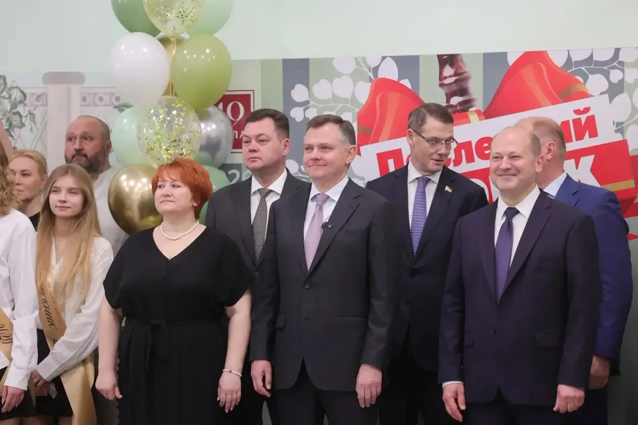 Во всех школах Ростовской области прозвучали сегодня последние звонки.