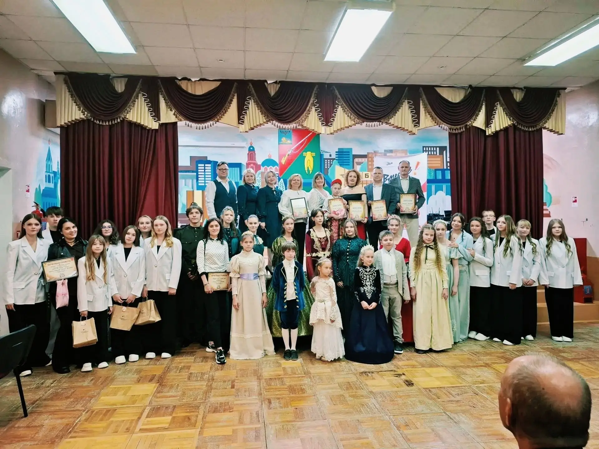 🎶 «Мелодия стали» устроила праздник для пожилых старооскольцев