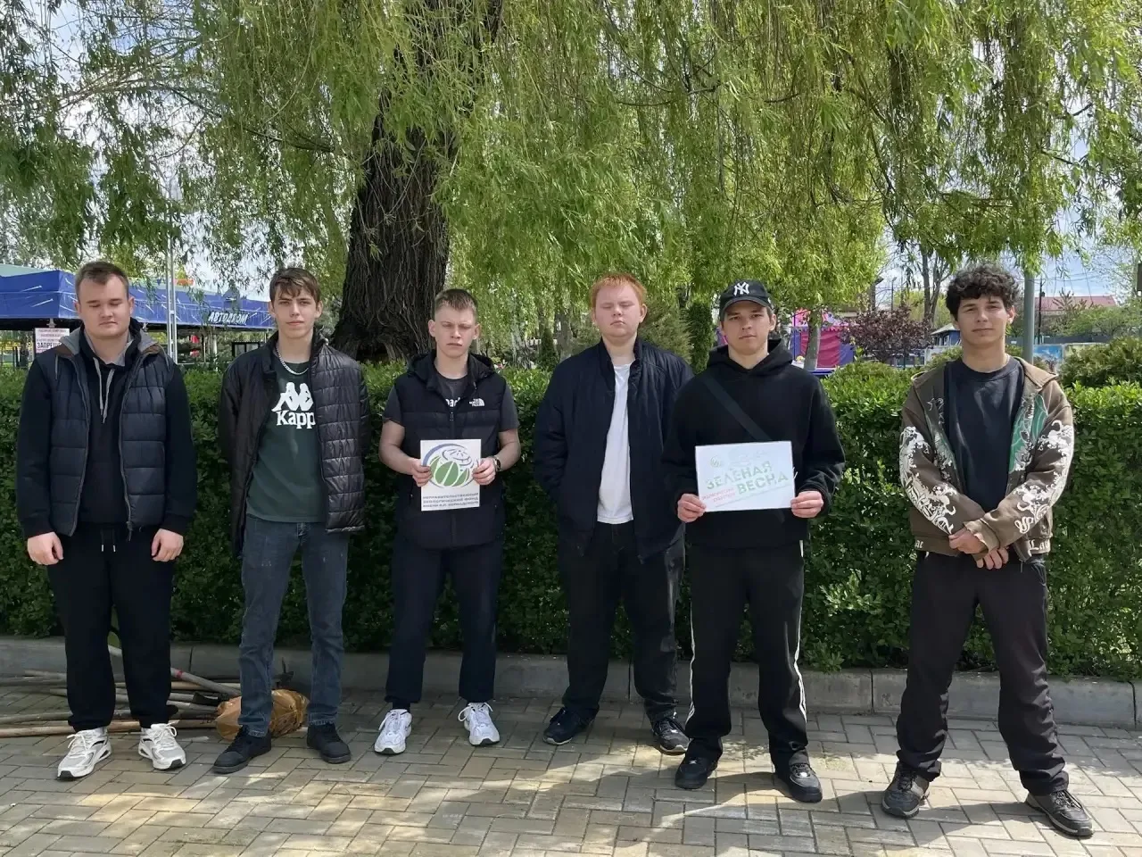 🌸 Студенты Кореновского политехнического техникума подарили парку второе дыхание в рамках «Зеленой В