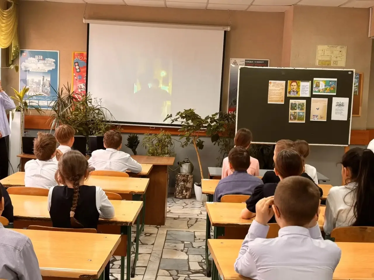 В рамках Всероссийского учения 21 апреля 2026 года в школе был организован просмотр про...
