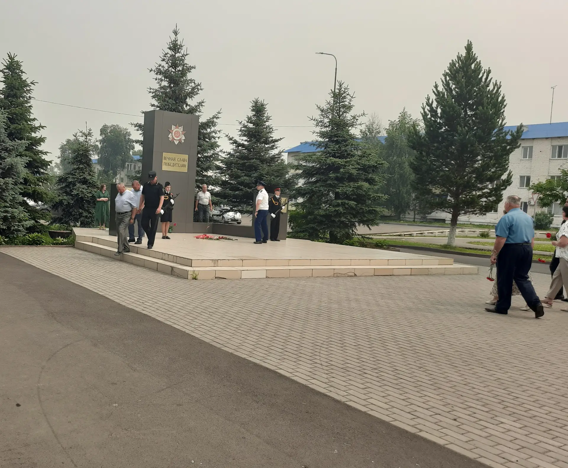22 июня провели митинг памяти и скорби с возложением цветов у обелиска Победы. Спасибо всем жителям 