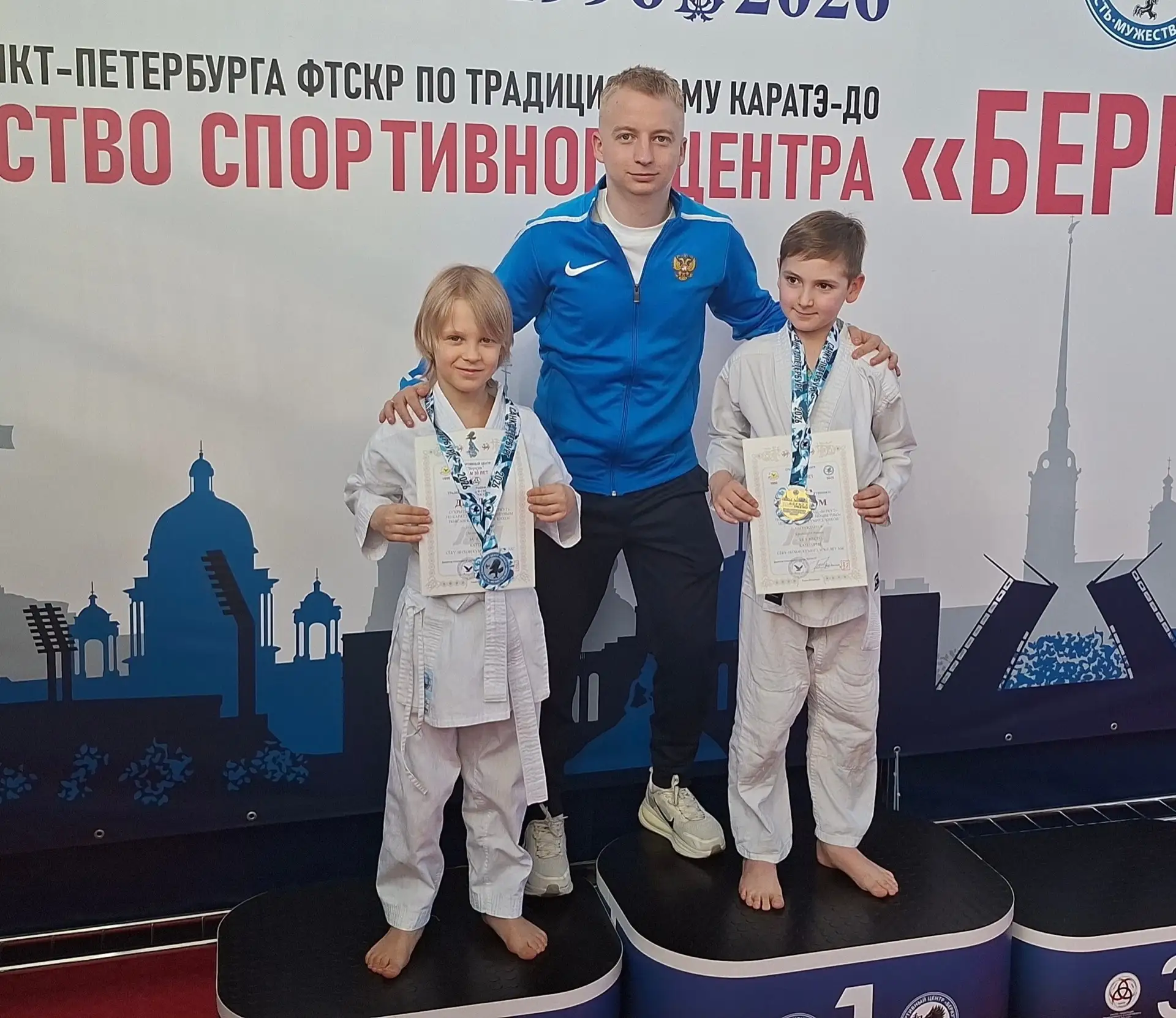 22 марта на базе ГБОУ СОШ № 301 прошёл турнир по карате «Цветные пояса». Наши спортсмены продемонстр