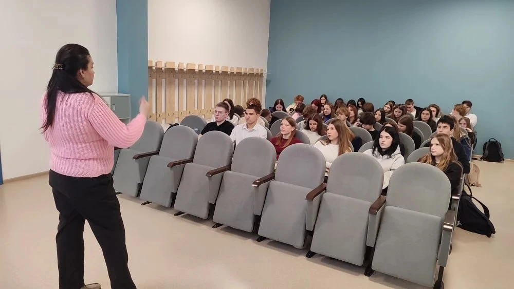 В нашей школе состоялась значимая и эмоциональная лекция, посвящённая Дню памяти и скорби.  Накануне