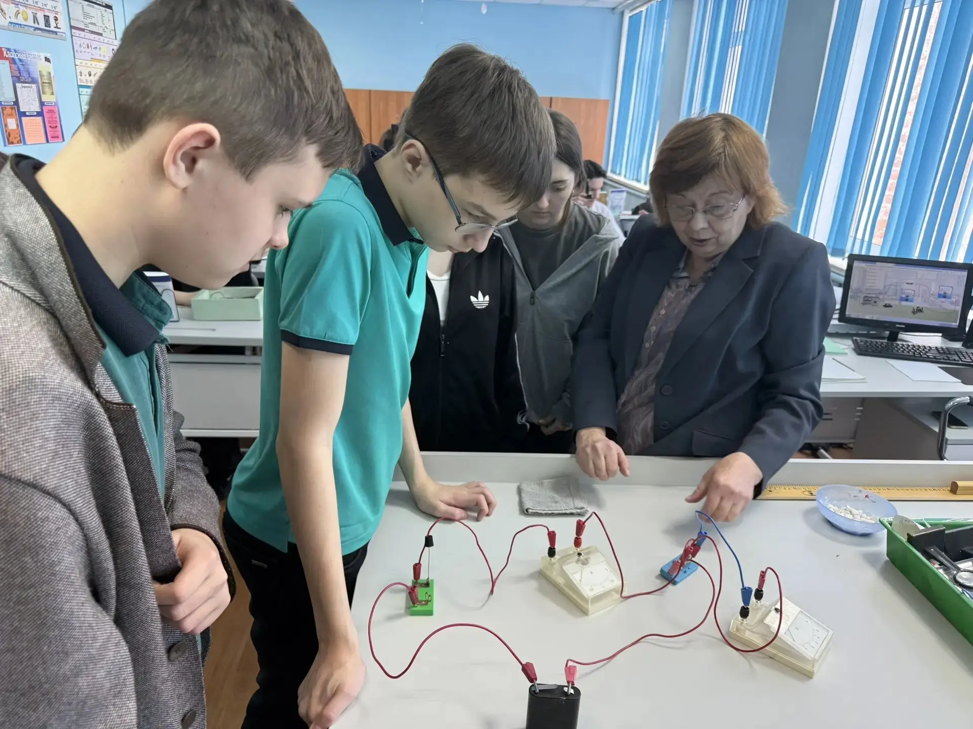 📣 Итоги прошедшей недели в школе №11🏫  🎎Начали неделю с важного события — открытия Года единства нар