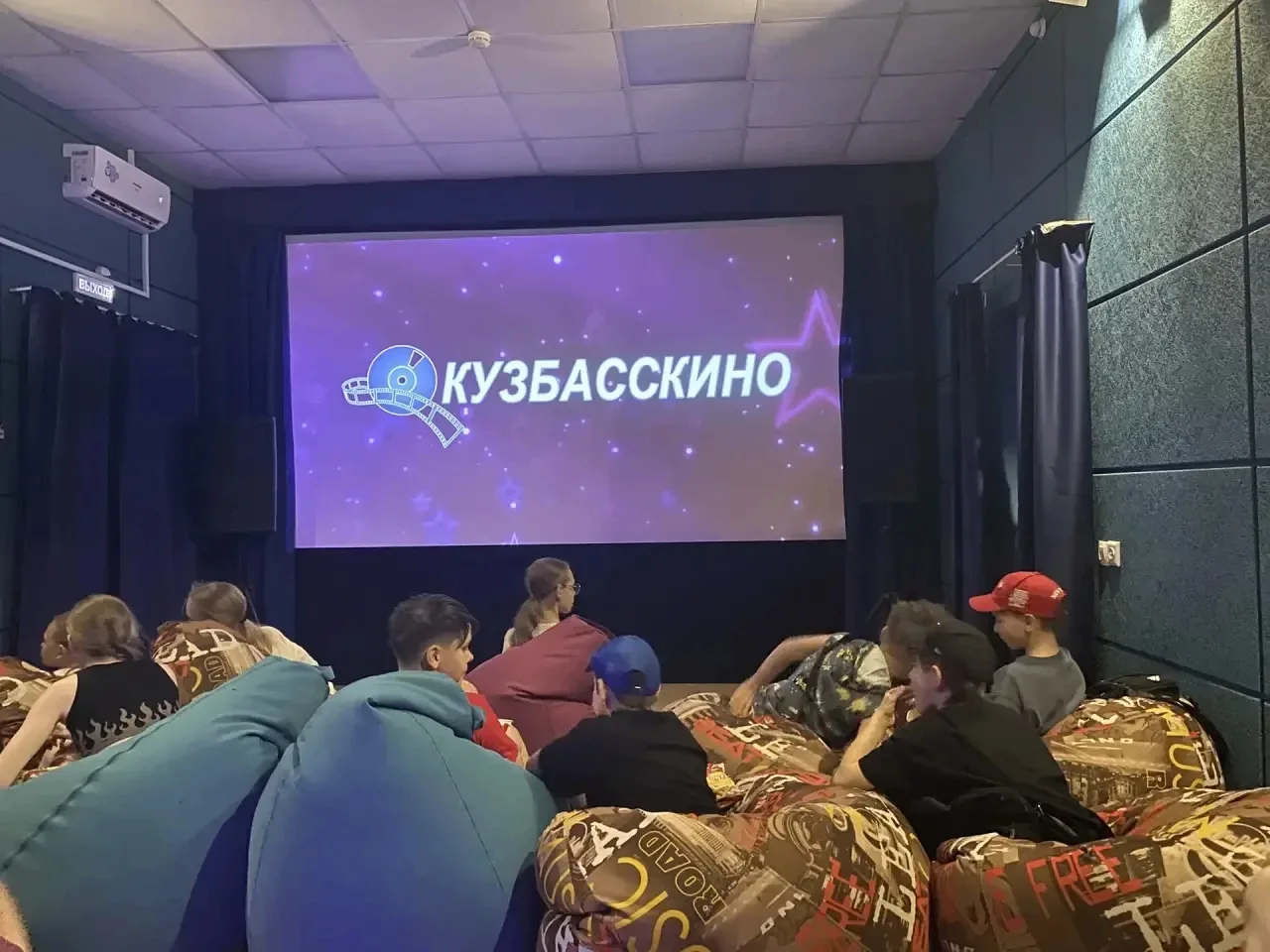 ⭐️Во второй день смены наш лагерь «Радуга творчества» побывал в кинотеатре Кузбасскино....