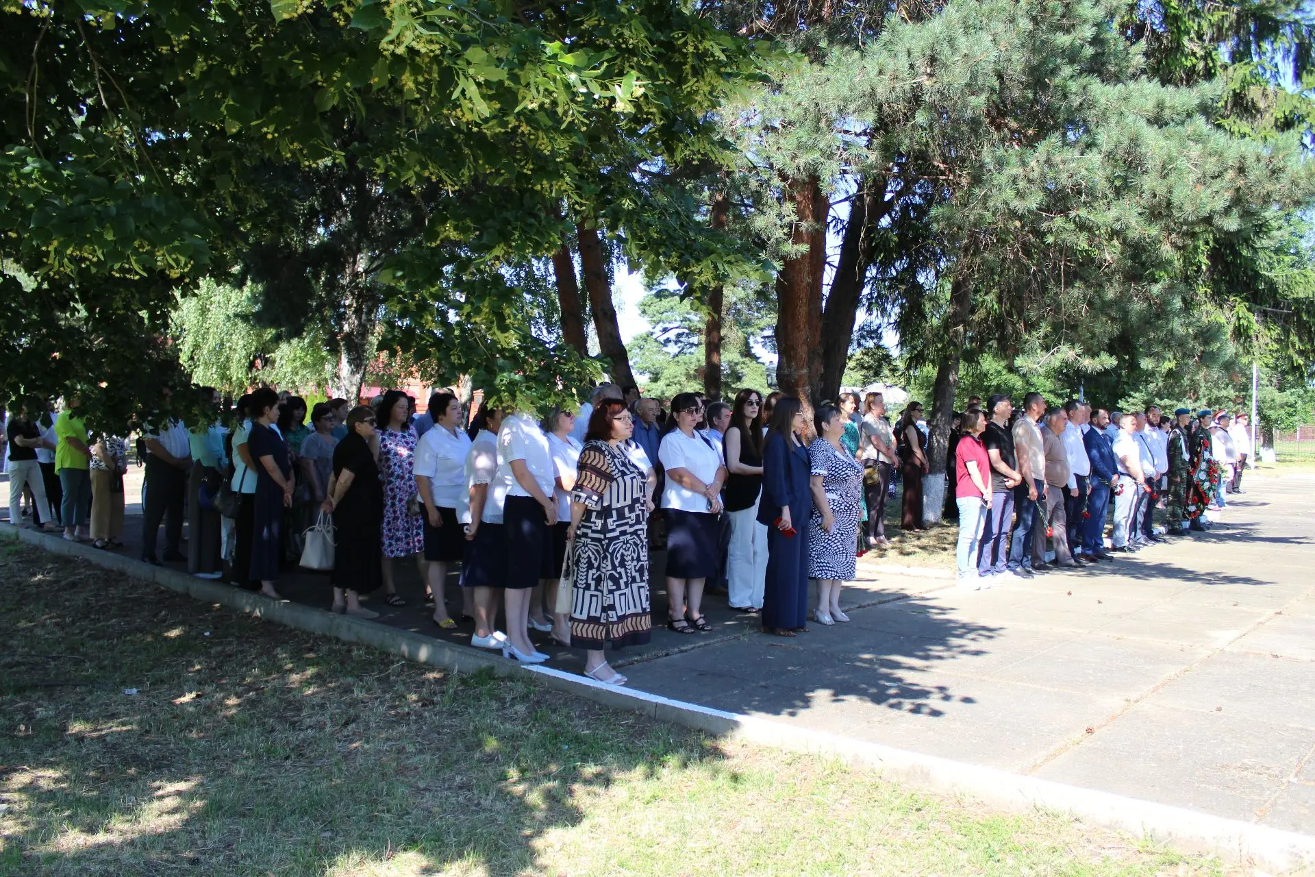 В районном центре на мемориале, павшим в годы Великой Отечественной войны, прошли памятные мероприят
