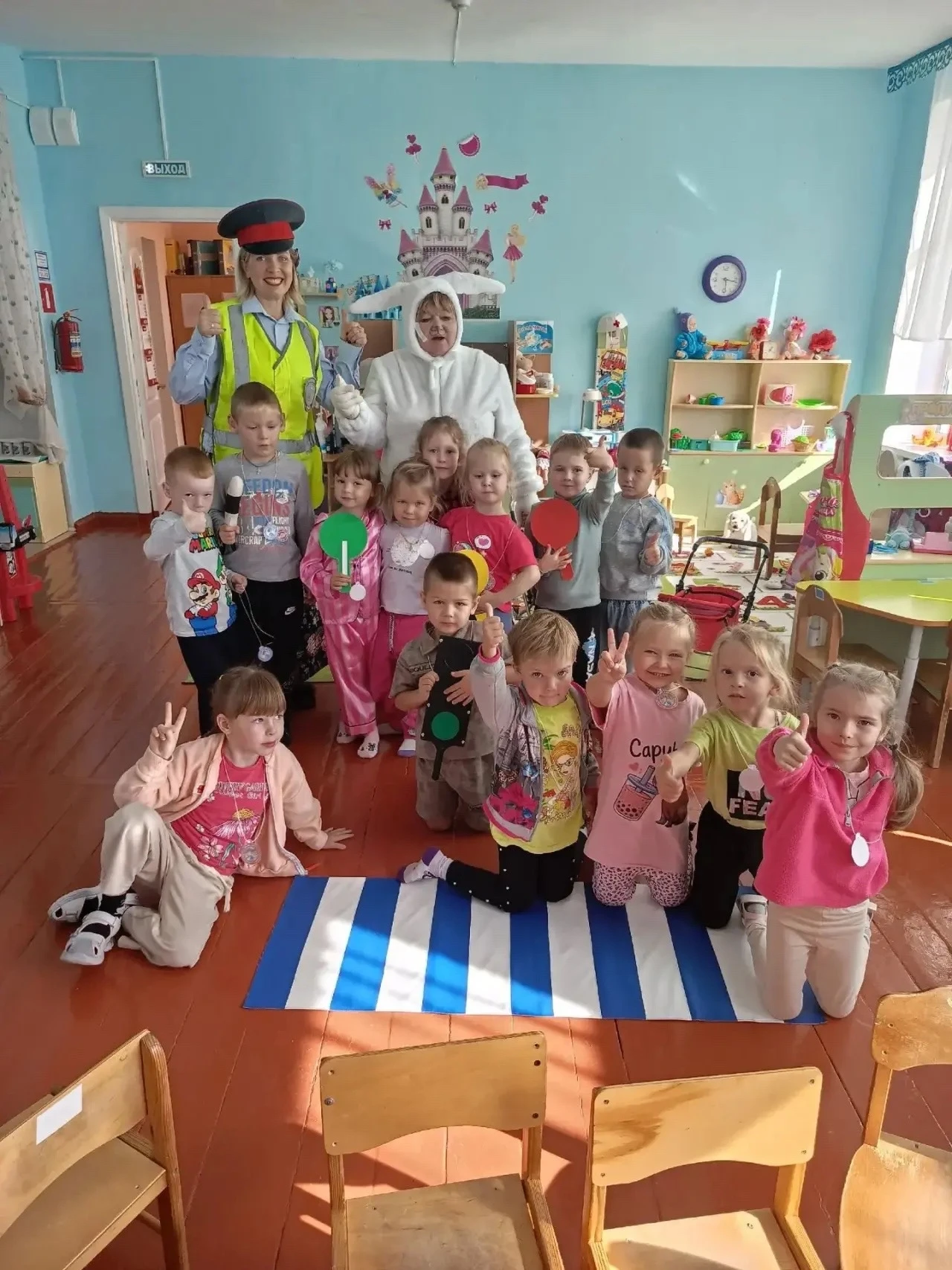 Чтобы уберечь ребенка от несчастных случаев на дороге, необходимо научить его безопасно...