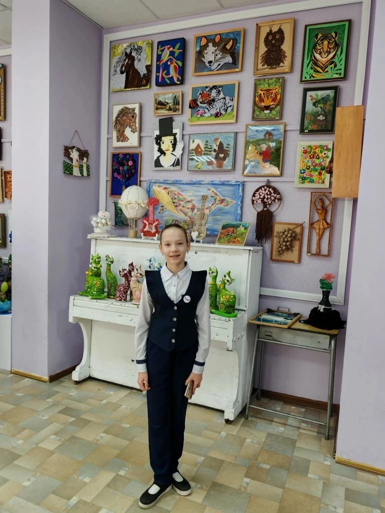 🎉 ТВОРЧЕСТВО НА ВЫСТАВКЕ ПРИКЛАДНОГО ИСКУССТВА   ✨ Недавно 4 «Б» класс совершил незабываемое путешес