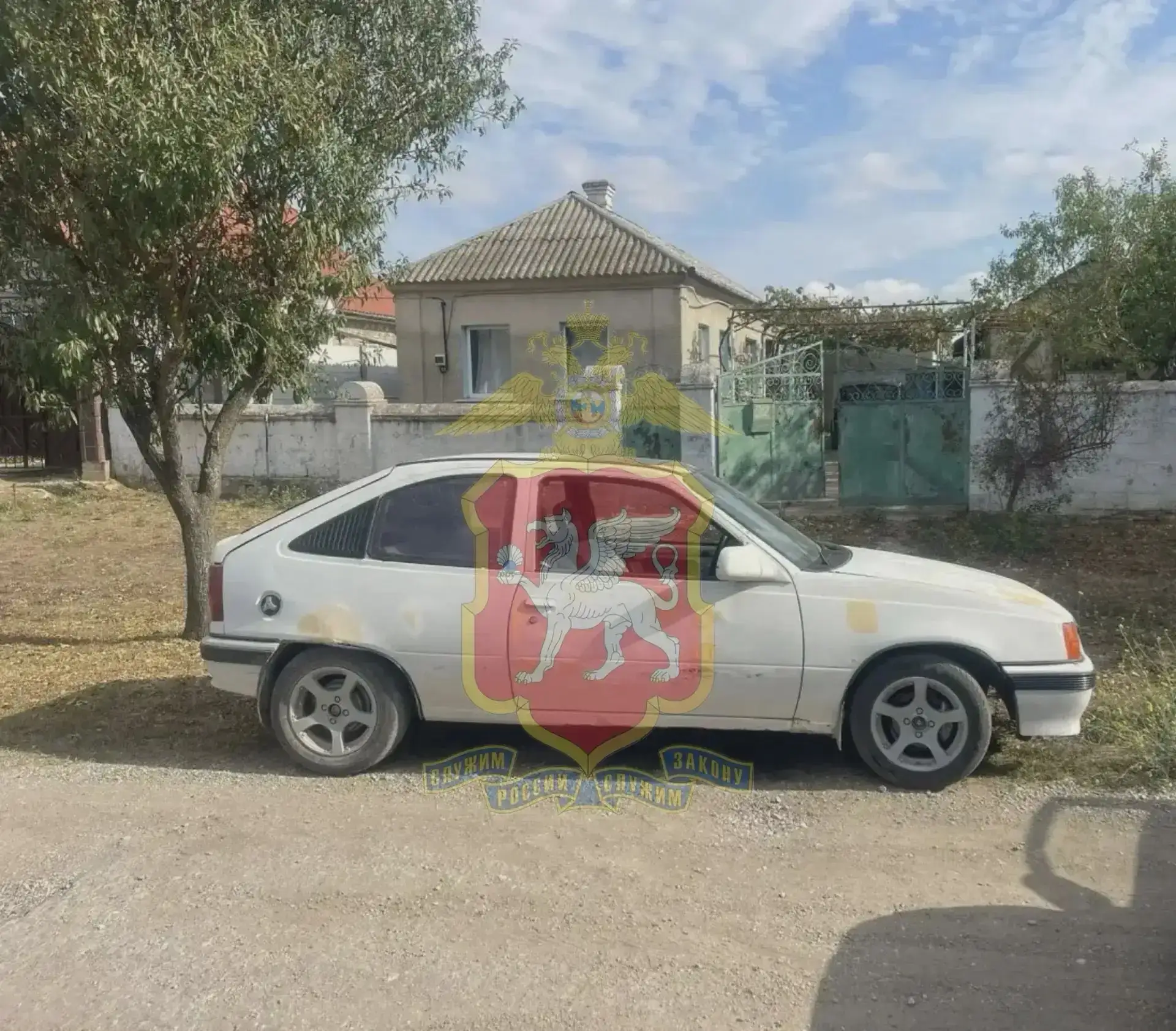 🚗 В Ленинском районе эвакуировали «Опель», перекрывший выезд