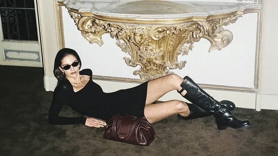 Jimmy Choo презентовал осенние новинки - [контакт скрыт]

Смелые и элегантные варианты обуви для раз