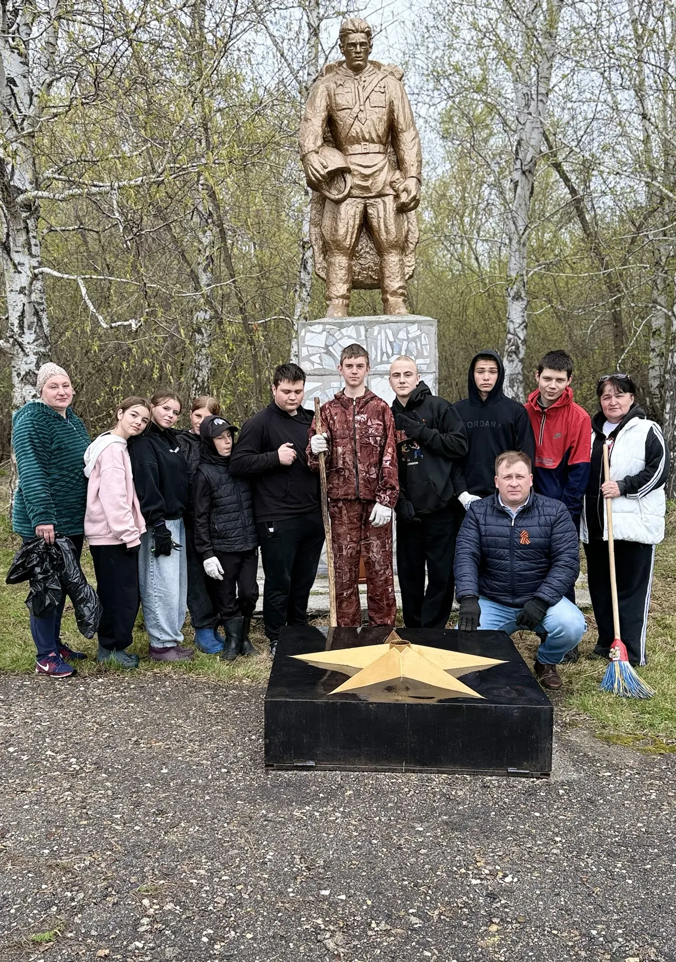 В МБОУ «Сидоровская СОШ» прошел субботник «Мы за чистоту»🧹✨. Это ежегодное мероприятие...