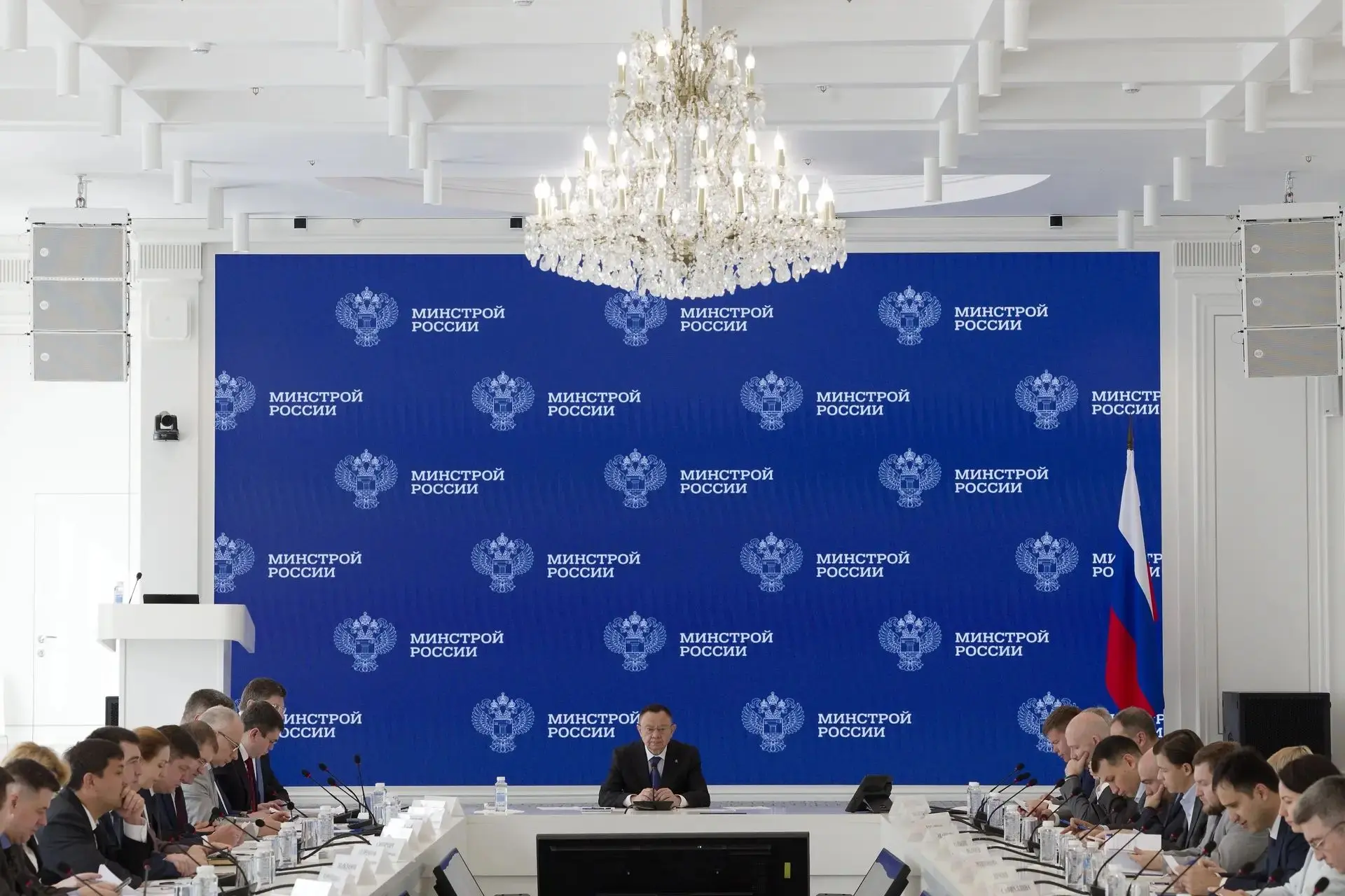В Минстрое России прошло еженедельное оперативное совещание под председательством Минис...