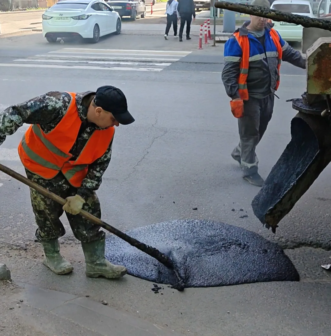 ✅216 куб.м. смета убрали за эти выходные с улиц города. Работы проводились на
🔸ул. Панина,
🔸Демьян