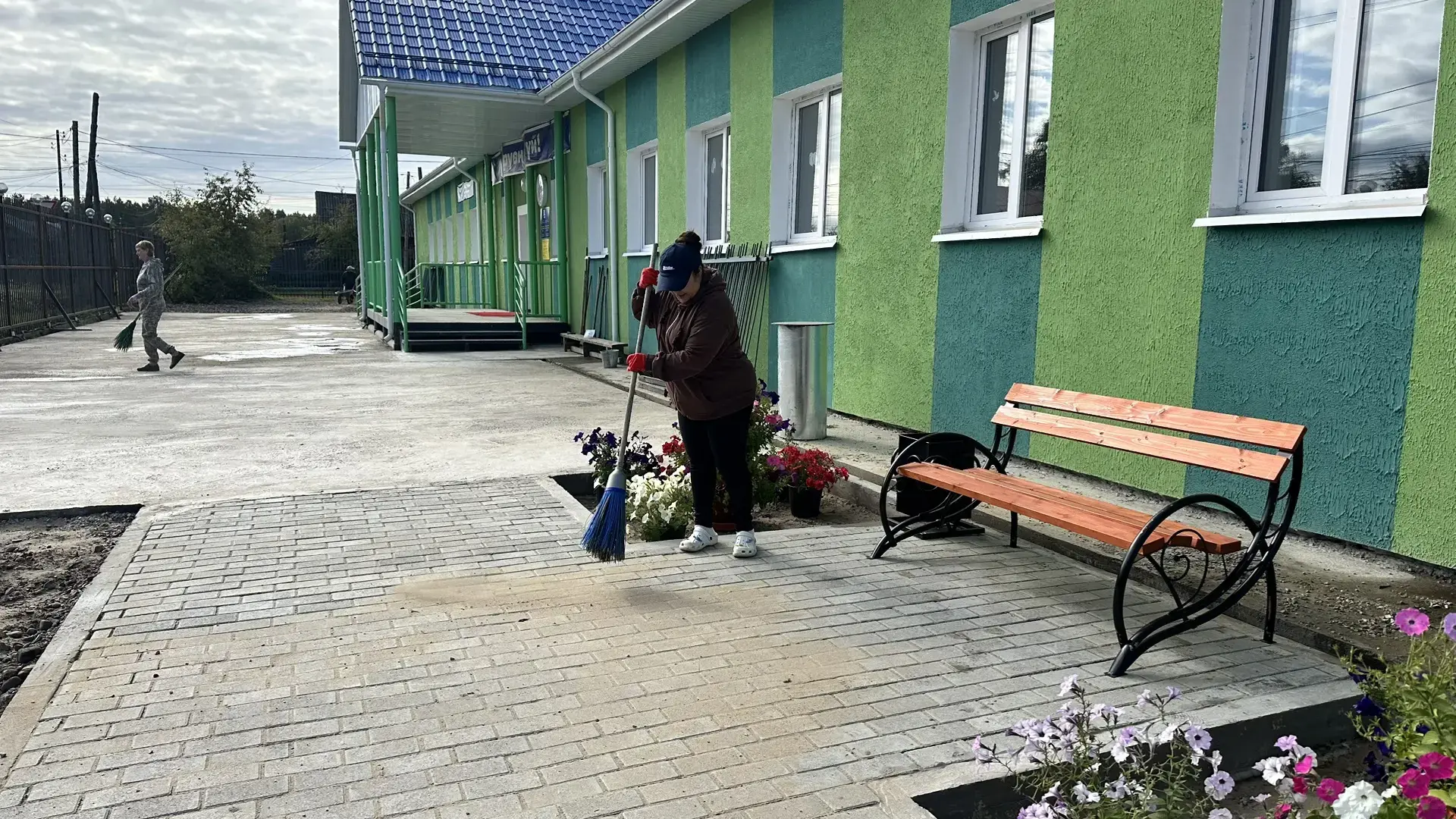 Сегодня в нашей школе прошёл большой субботник — и это был особенный день! 💛