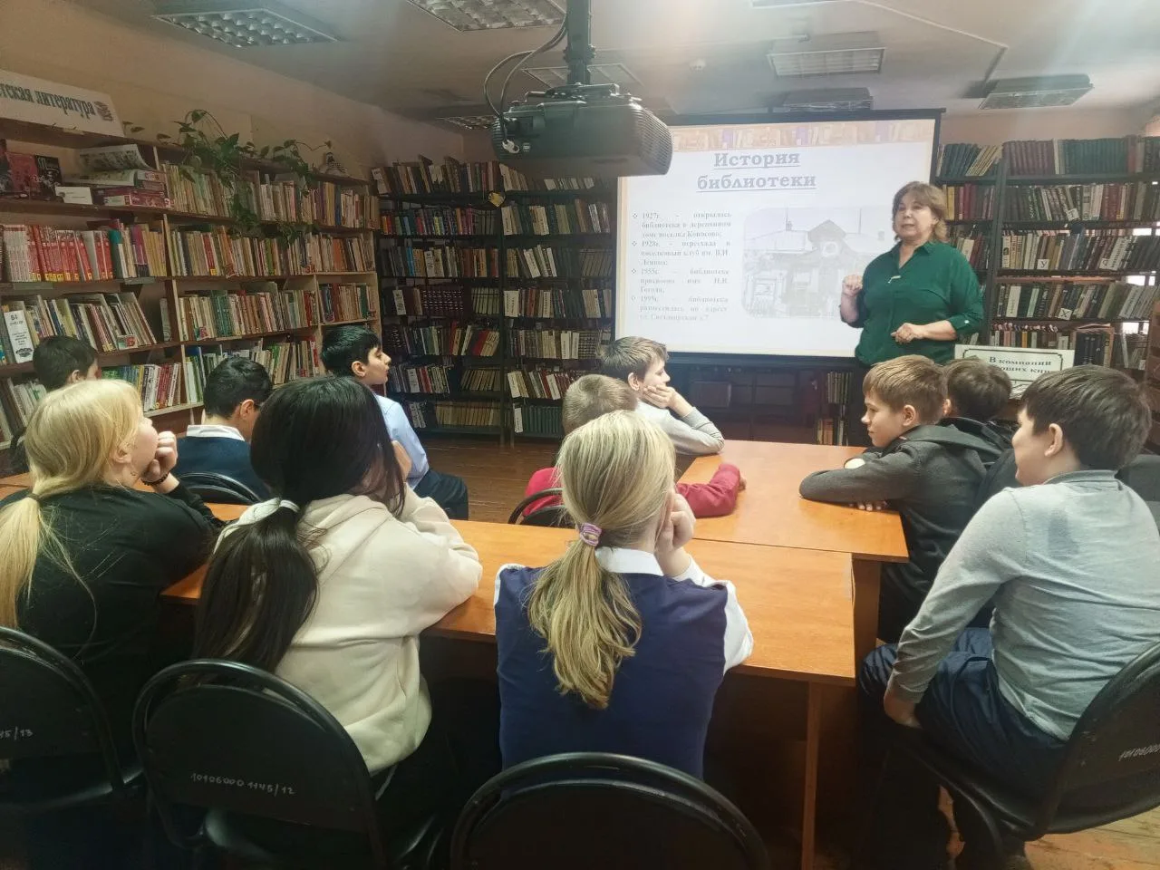 Сегодня учащиеся 4️⃣«А» класса побывали на увлекательной экскурсии в библиотеке имени Н...