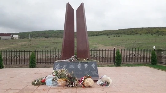5 сентября 1999 года участниками банды чеченских террористов в селе Тухчар Новолакского...