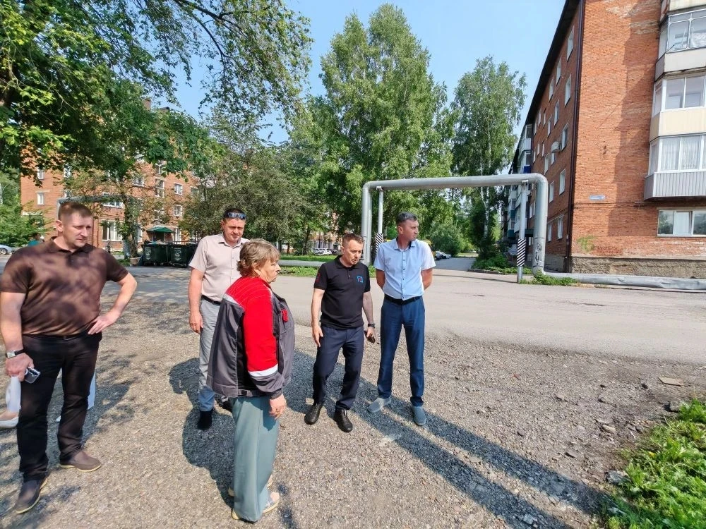 Сегодня продолжили выездные совещания по адресам, которые указали горожане на личном приеме и требую