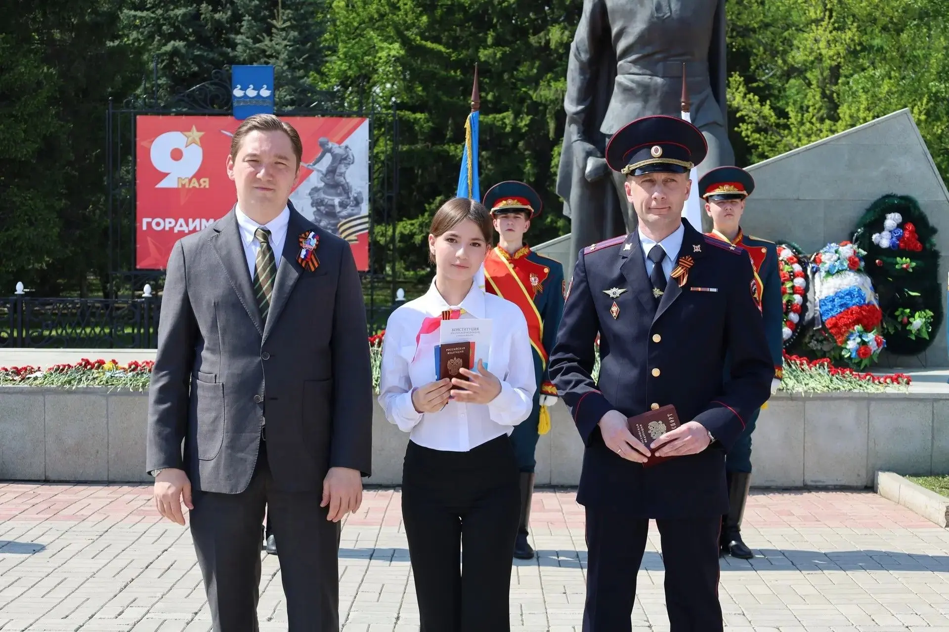 ✨В преддверии Дня Победы у памятника Неизвестному солдату состоялось торжественное вручение паспорто