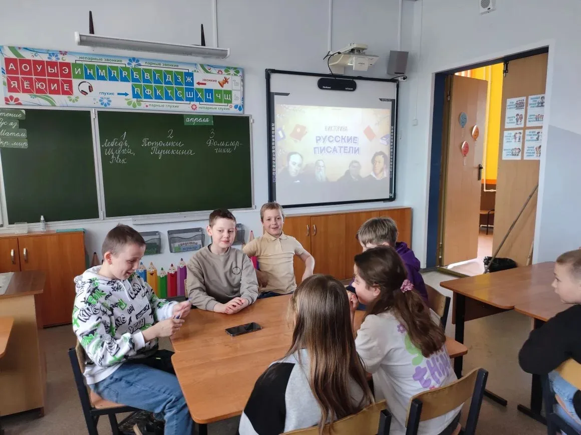 В субботу ребята из 4А класса ( учитель Волкова Екатерина Леонидовна) собрались в школе для того, чт