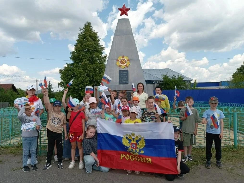 11 июня в Бичурга-Баишевском ЦСДК прошла яркая праздничная программа «Моя страна — моя ...