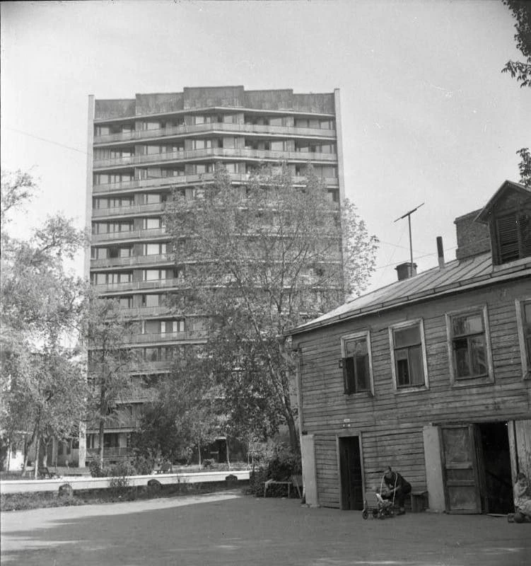 Деревянная Москва на улице Алексея Толстого, 1967 год.
@old_photo_msk
