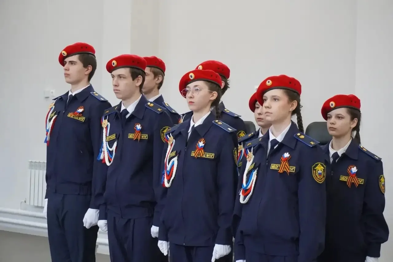 📢 Патриотические объединения школьников Барнаула приняли участие в строевом смотре