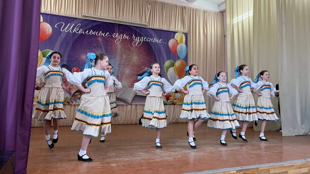 🌸 Сегодня в нашей школе прошел традиционный концерт, посвященный 8 Марта!   ⭐️ Ученики подготовили я