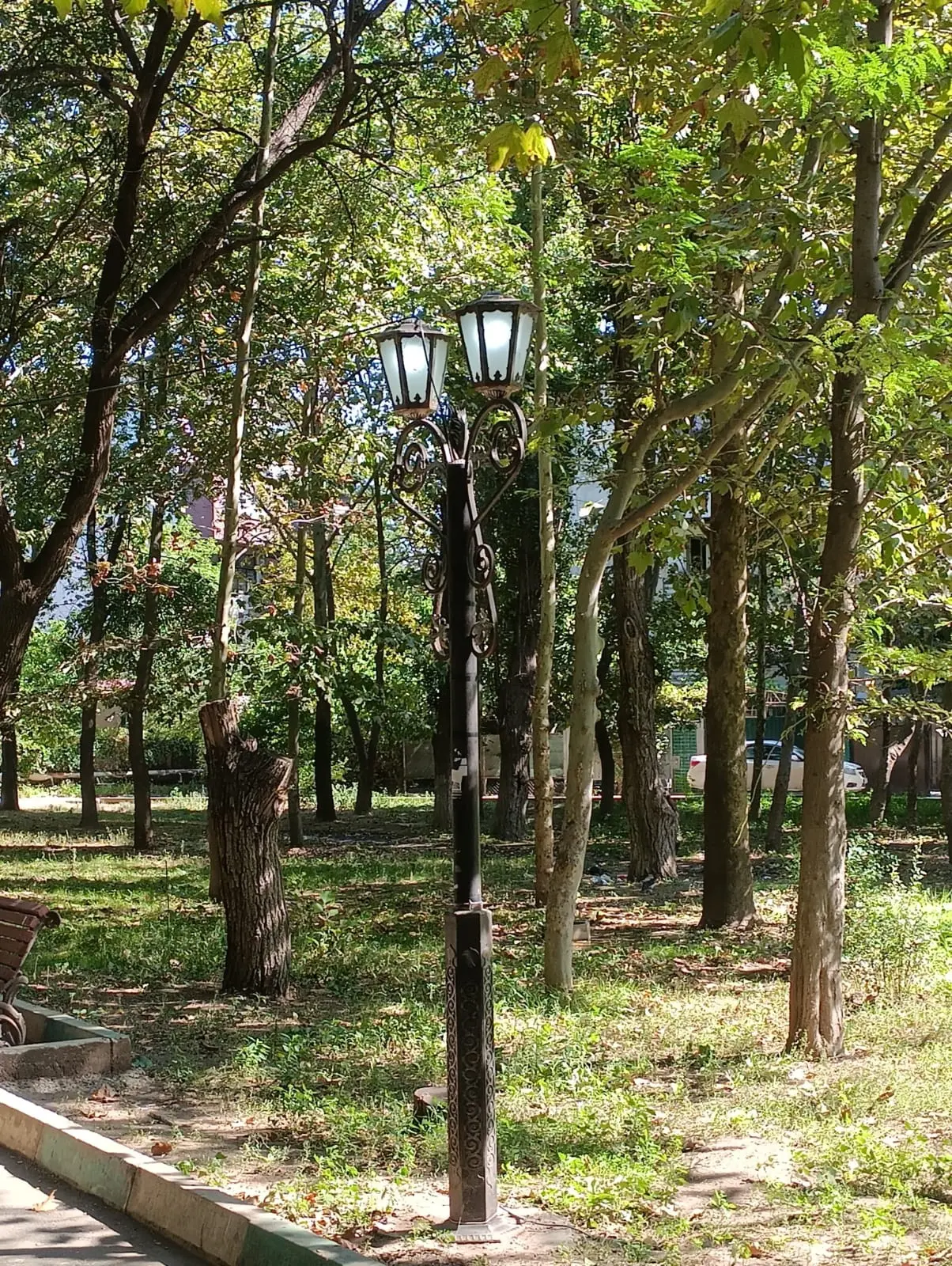 📍 Сквер Халилова — устранение повреждений и замена ламп уличного освещения.