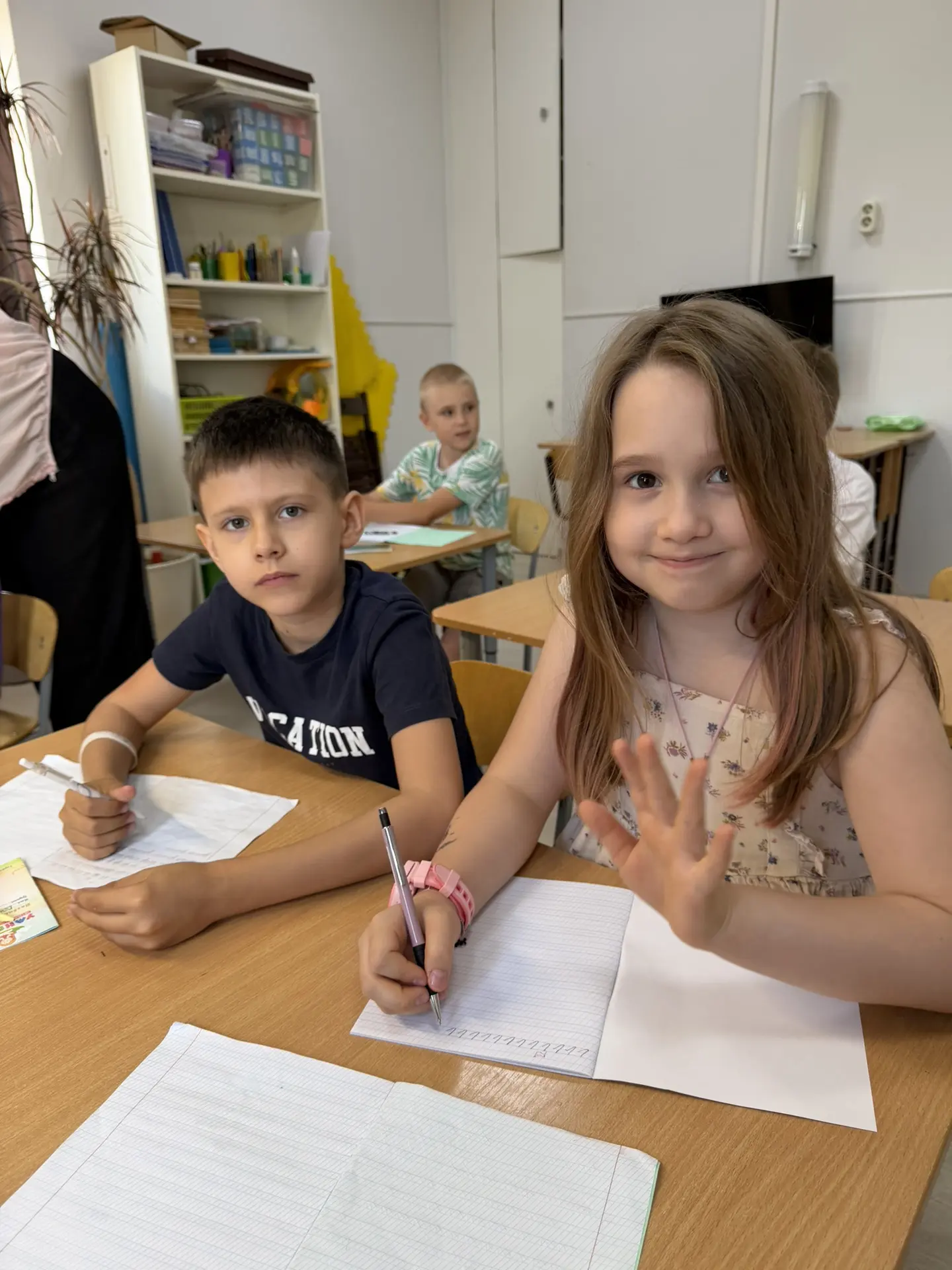 Каллиграфия для детей ✍️ — это:
1️⃣ развитие мелкой моторики и подготовка руки к письму ✋
2️⃣ улучше
