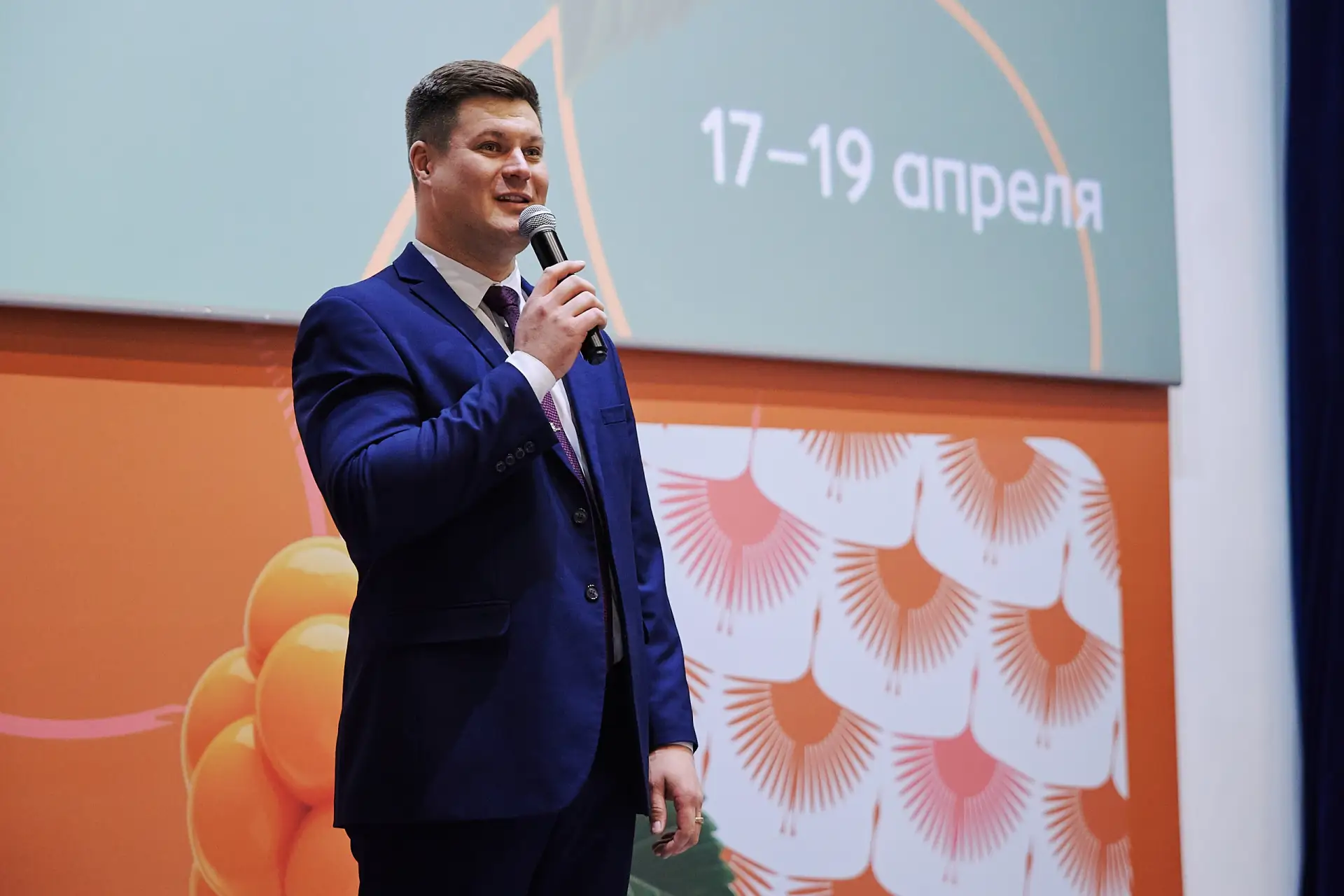 Сегодня день рождения у генерального директора Академии «Добрино» — Александра Медкова.