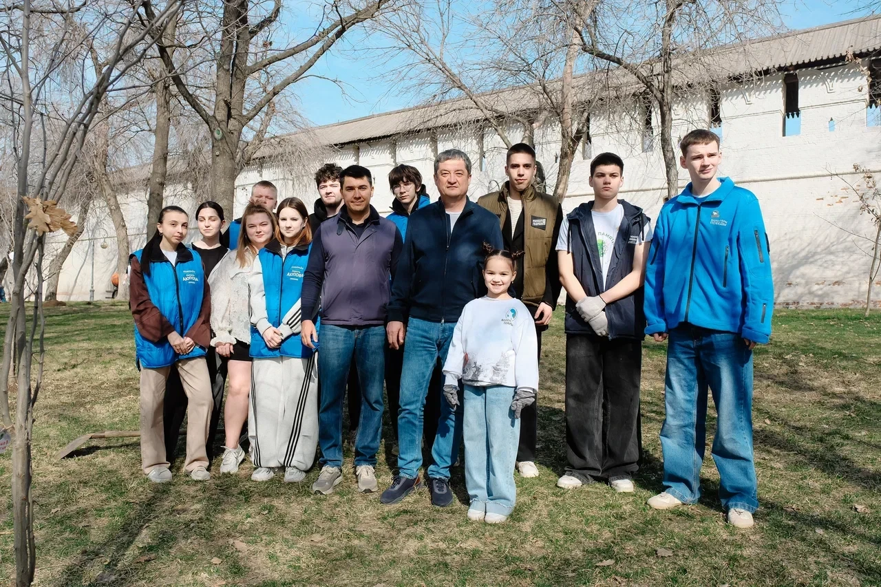 🌳 В Астраханской области Волонтёры Победы провели высадку «Сада памяти»  В этом году международная а