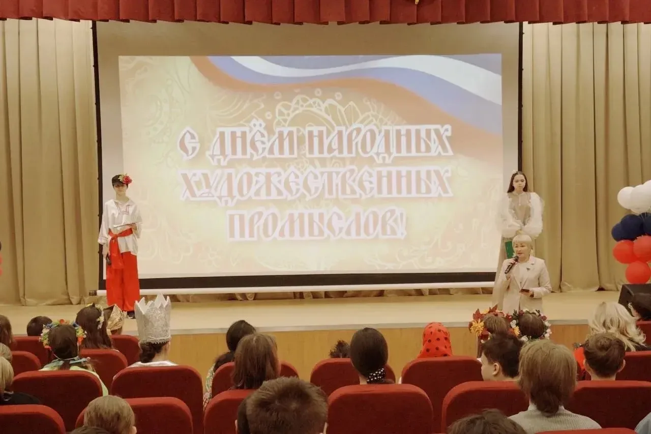 День народных промыслов🪆  ☀️Сегодня в школе прошёл большой праздник, посвящённый широкой Масленице! 