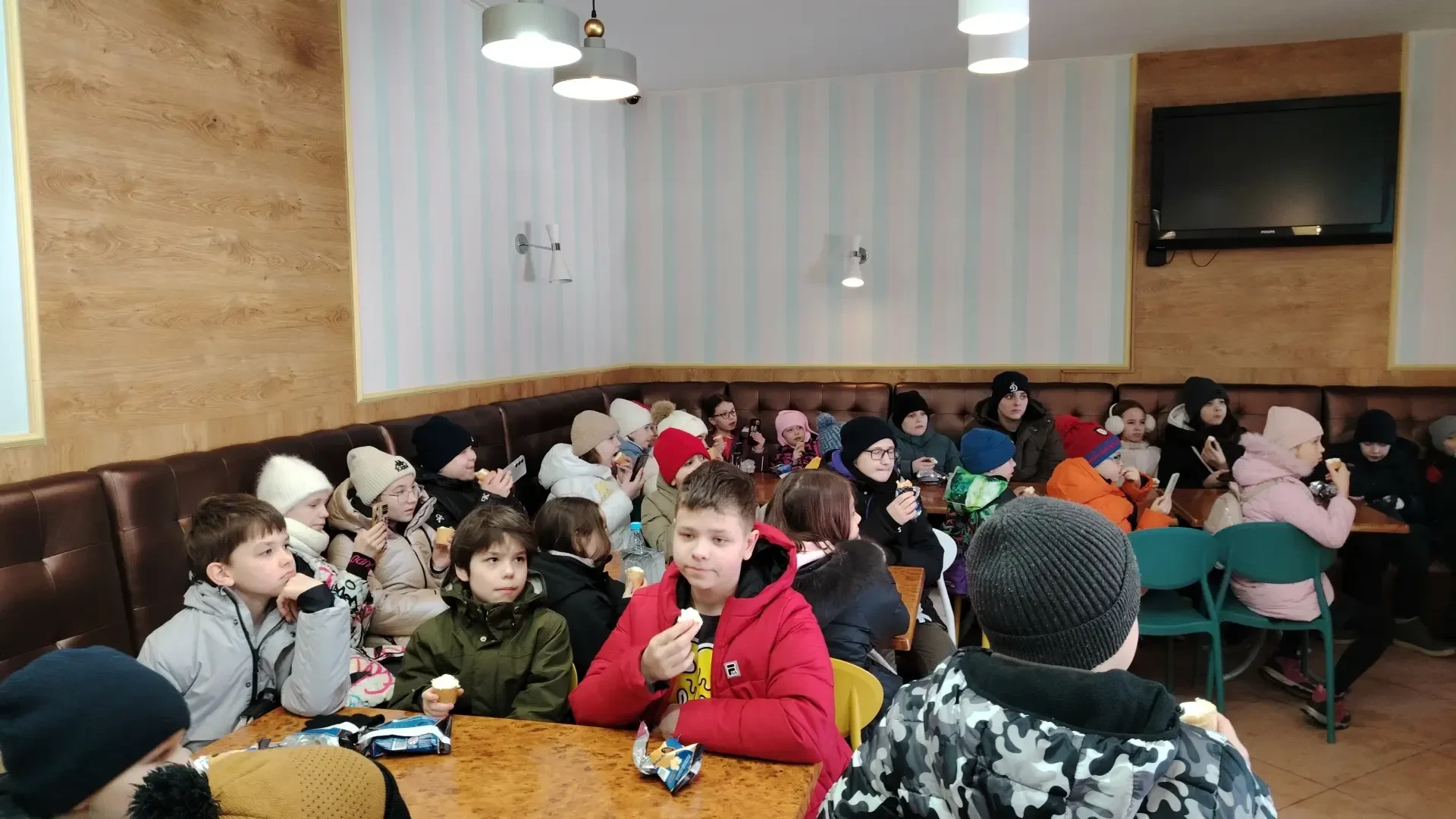 🍦 Сладкий праздник: ученики нашей школы посетили фабрику мороженого в День защитника Отечества! 23 ф