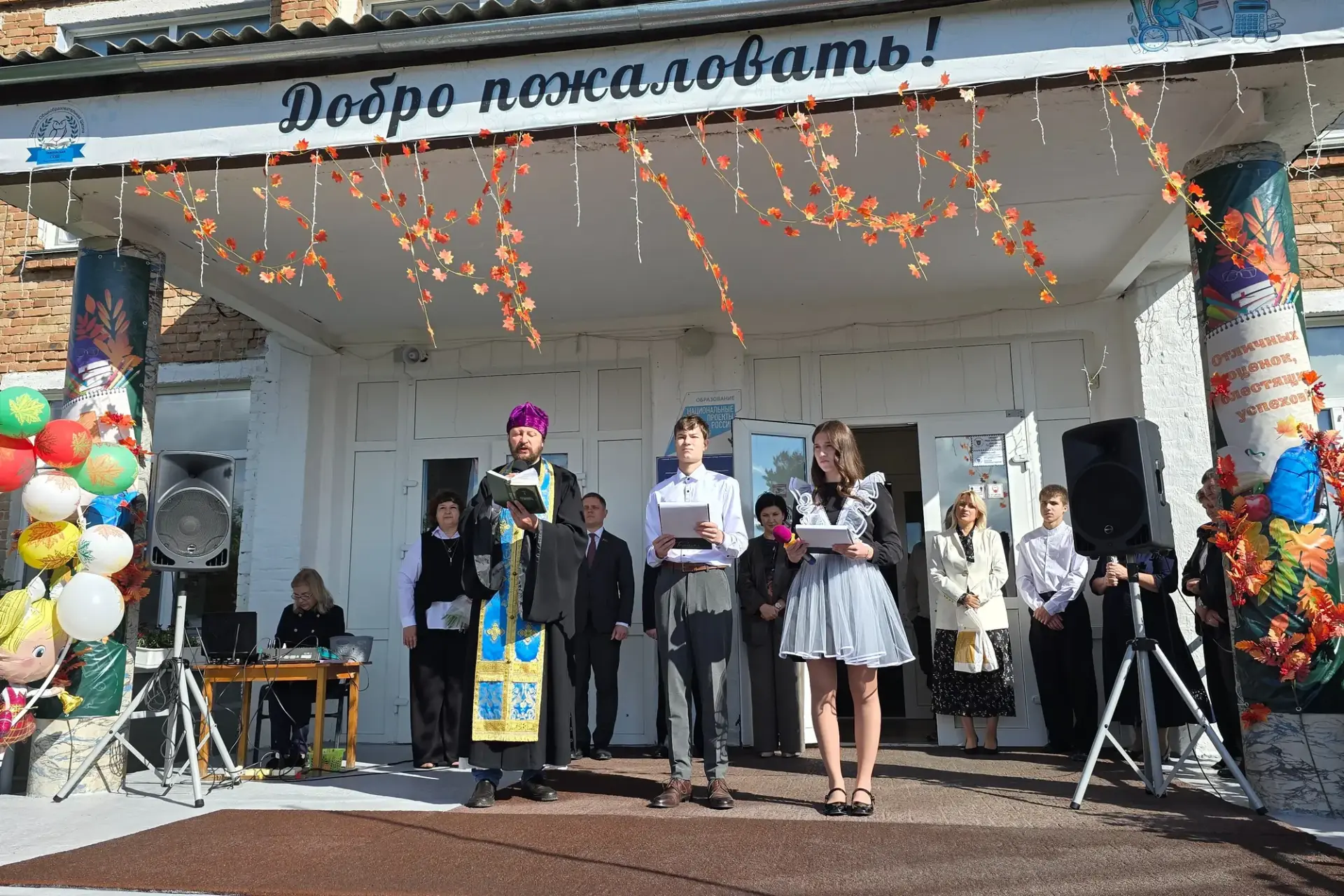 Священник поздравил учащихся школ под Красноярском с Днём знаний
