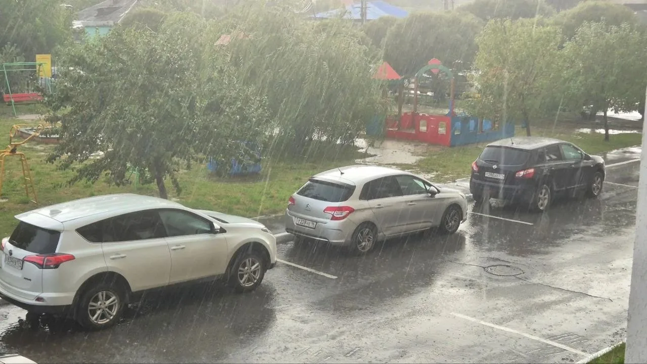 ⛈ Челябинск накрыла гроза