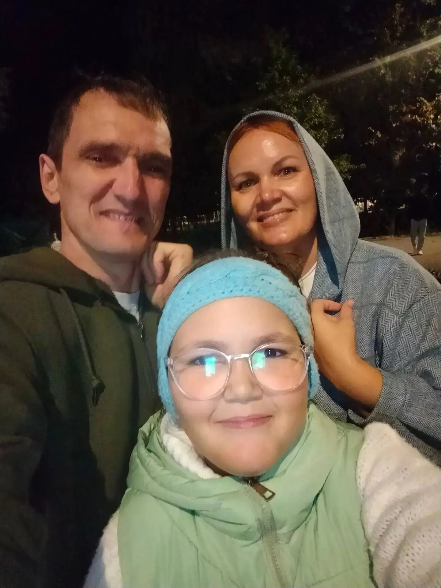 Вечерком уже прохладно, около воды так особенно...