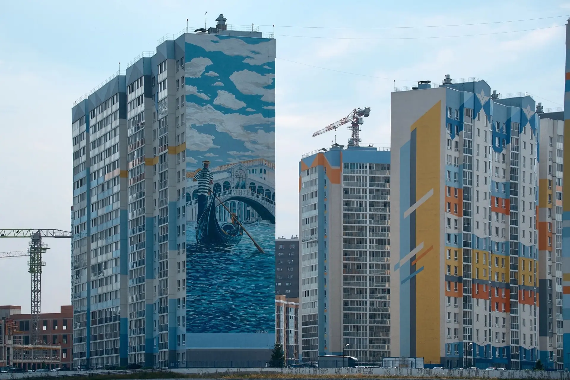 ☀️ Лето подходит к концу, а Новосибирск остаётся — красивый, разный и совсем не серый �...